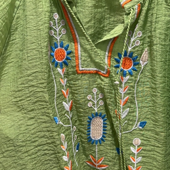 LIV Los Angeles Green Embroidered Blouse - Picture 3 of 5